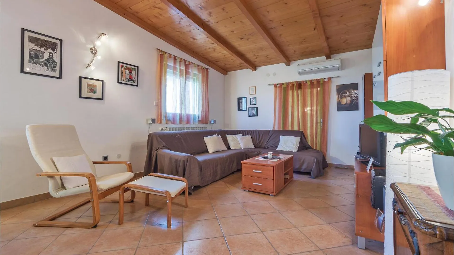 Beautiful Apartment In Pula